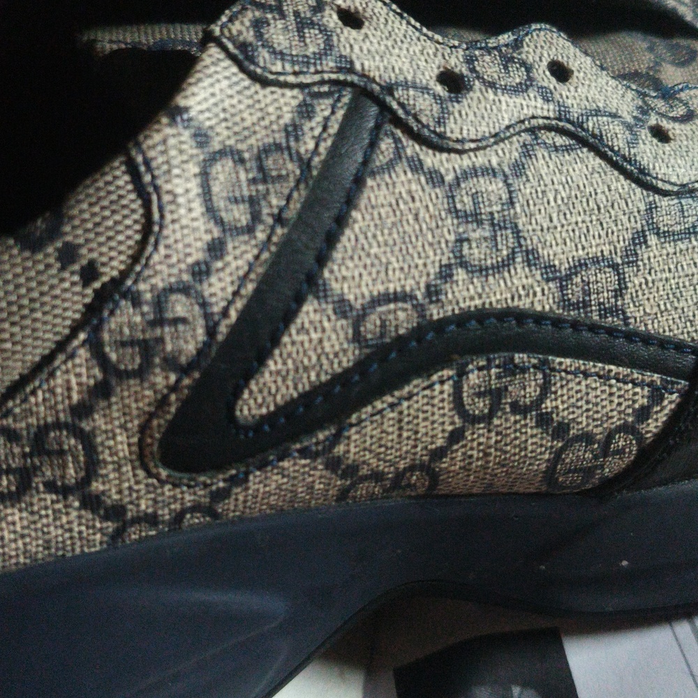 Gucci Blue and Cream Sneakers - Picture 9 of 11